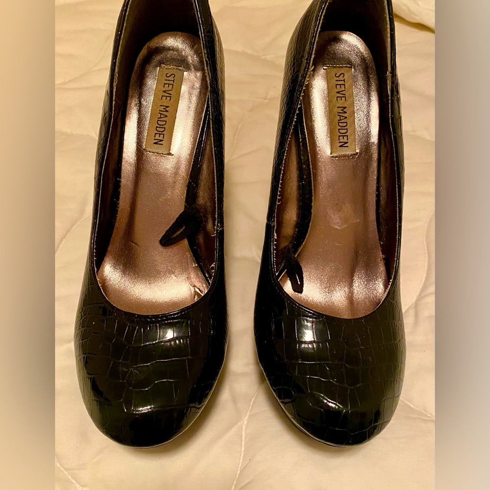 Steve Madden black faux croc round toe platform heels